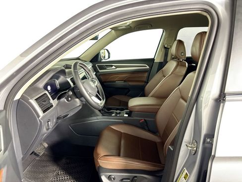 Certified 2023 Volkswagen Atlas SE w/ Black Wheel Package image 11