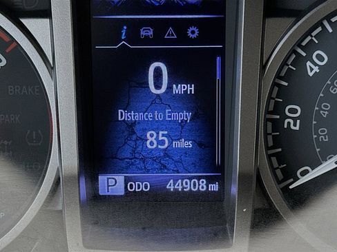 Used 2020 Toyota Tacoma SR5 RWD image 15