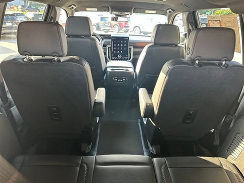 Used 2025 GMC Yukon XL Denali AWD/4WD image 26