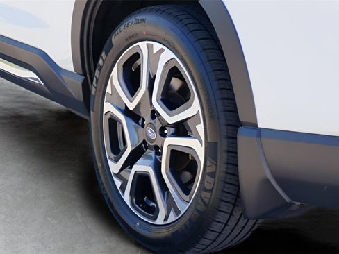 Used 2024 Subaru Ascent Limited image 33