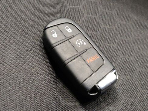 Used 2018 Jeep Compass Sport w/ Cold Weather Group FWD image 32