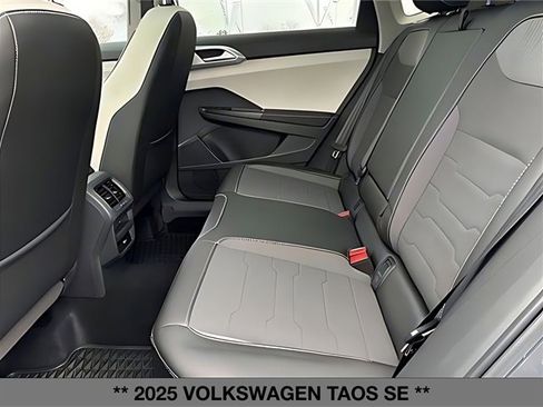 Used 2025 Volkswagen Taos SE w/ Panoramic Sunroof Package image 12