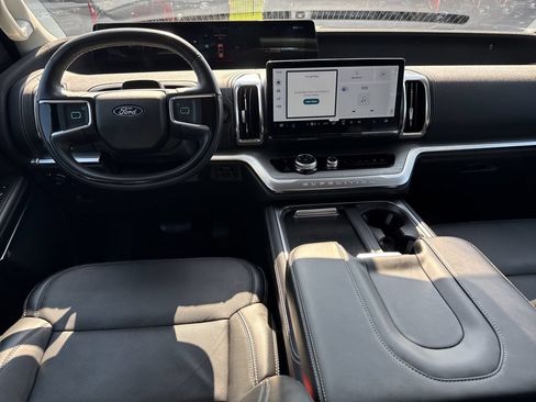 Used 2025 Ford Expedition Max Platinum w/ Driver's Package AWD/4WD image 22