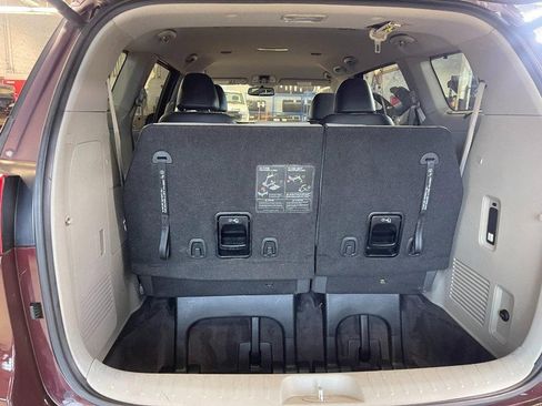Used 2018 Kia Sedona SX image 15
