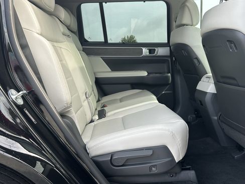 Used 2025 Hyundai Santa Fe Limited AWD/4WD image 15