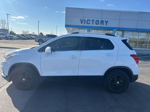 Used 2019 Chevrolet Trax LT w/ LT Convenience Package image 8