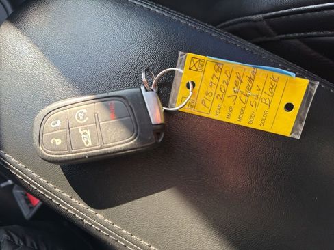 Used 2020 Jeep Cherokee Latitude Plus image 14