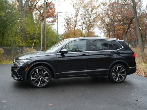 Certified 2023 Volkswagen Tiguan SEL R-Line image 10