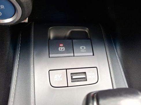 Used 2021 Toyota Venza LE w/ Carpet Mat Package (TMS) AWD/4WD image 23