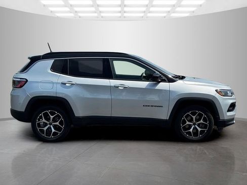 Used 2025 Jeep Compass Limited AWD/4WD image 8