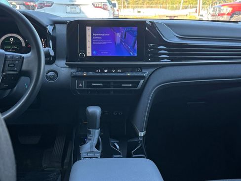 Used 2025 Toyota Camry LE image 18