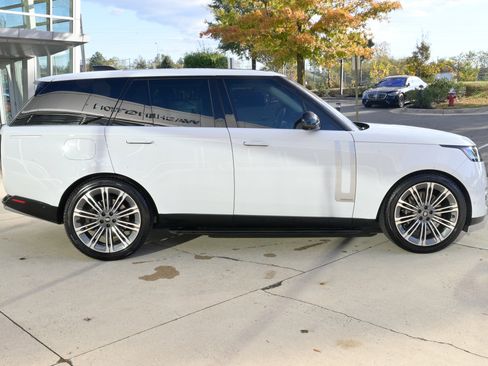 Used 2023 Land Rover Range Rover Autobiography image 4