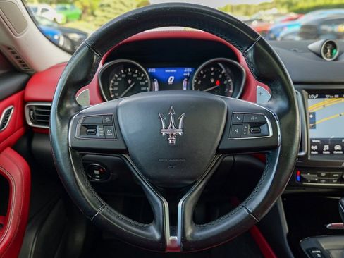 Used 2019 Maserati Levante image 39