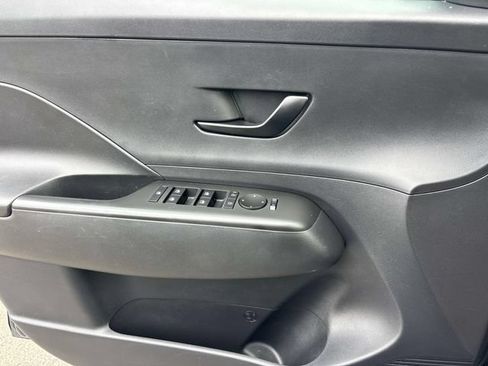 Used 2024 Hyundai Kona SEL AWD/4WD image 17