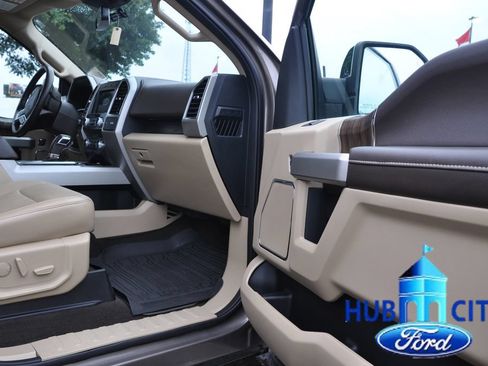 Used 2019 Ford F150 Lariat w/ Equipment Group 502A Luxury AWD/4WD image 17