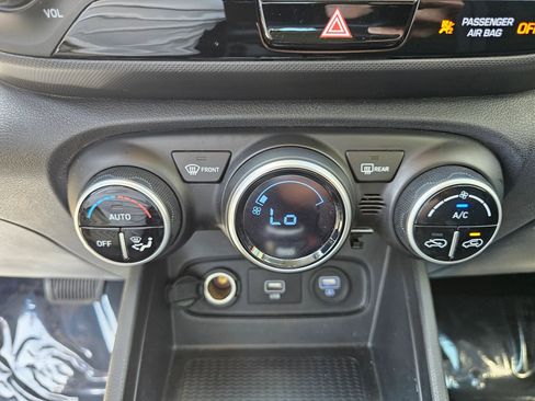 Used 2020 Hyundai Venue SEL w/ Convenience Package FWD image 13