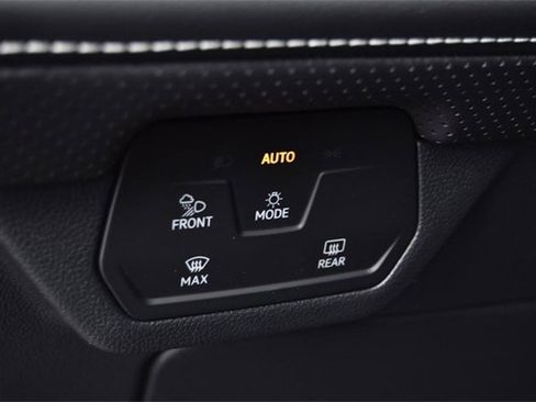 New 2026 Volkswagen Atlas Cross Sport SE image 11