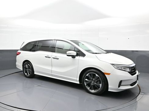 Used 2024 Honda Odyssey Elite image 4