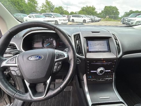 Used 2019 Ford Edge Titanium w/ Equipment Group 301A AWD/4WD image 16