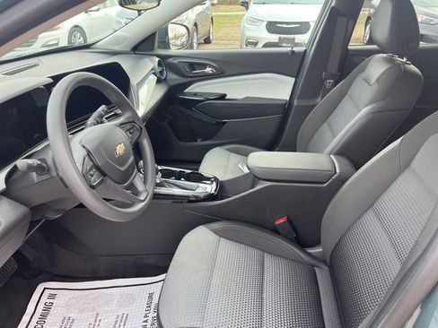 Used 2025 Chevrolet Trax LT image 12