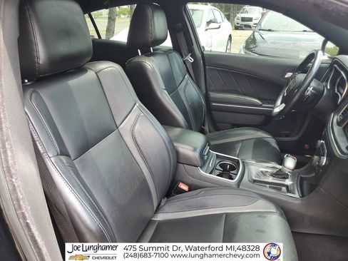 Used 2017 Dodge Charger SXT w/ AWD Premium Group image 31