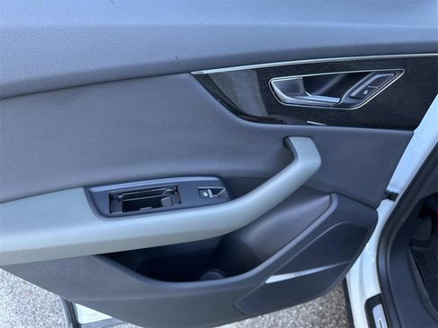 Used 2019 Audi Q8 Premium Plus w/ Premium Plus image 12