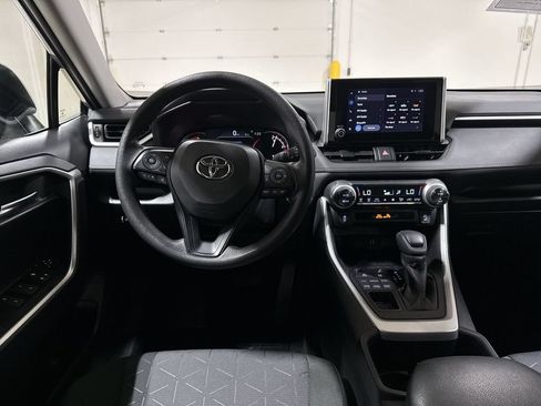 Used 2025 Toyota RAV4 XLE AWD/4WD image 11
