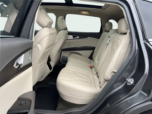 Used 2020 Lincoln Nautilus Reserve w/ Equipment Group 202A image 12