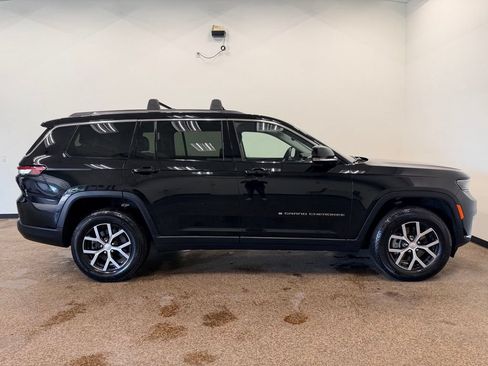 Used 2023 Jeep Grand Cherokee L Limited AWD/4WD image 7