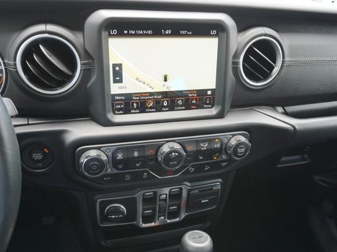 Used 2019 Jeep Wrangler Unlimited Sahara AWD/4WD image 18