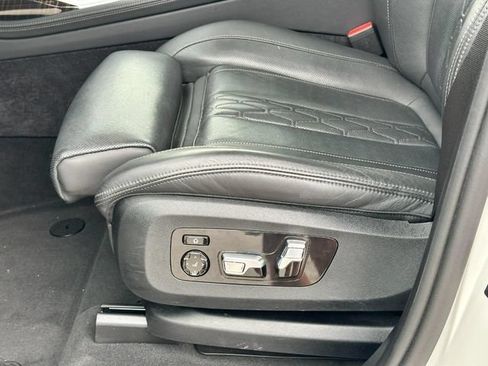 Used 2025 BMW X7 xDrive40i AWD/4WD image 28