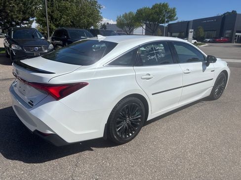 Used 2021 Toyota Avalon XSE FWD image 3