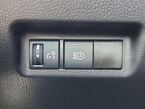Used 2025 Toyota RAV4 XLE FWD image 12