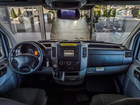 Used 2018 Mercedes-Benz Sprinter 2500 image 25
