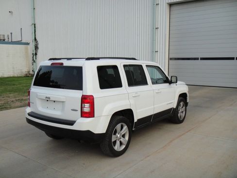 Used 2014 Jeep Patriot Latitude w/ Sun/Sound Group image 7