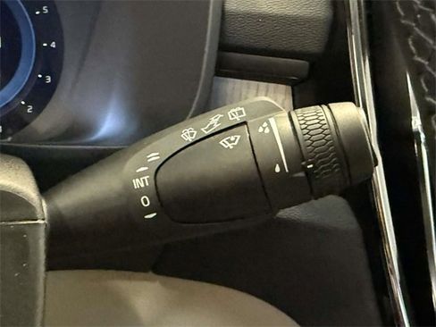 Used 2025 Volvo XC40 B5 Plus w/ Protection Package Premier image 28