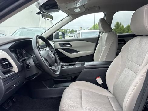 Used 2025 Nissan Rogue SV FWD image 12