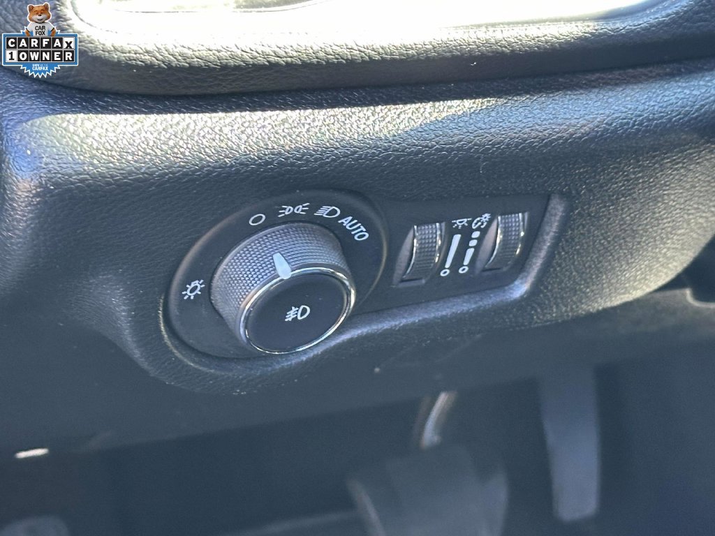 Used 2025 Chrysler Pacifica Limited FWD image 19