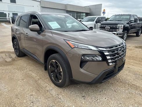 Used 2024 Nissan Rogue SV w/ SV Premium Package FWD image 7