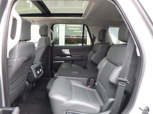 Used 2025 Ford Expedition Active image 7