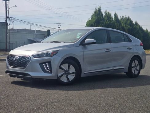 Used 2022 Hyundai Ioniq SE FWD image 1
