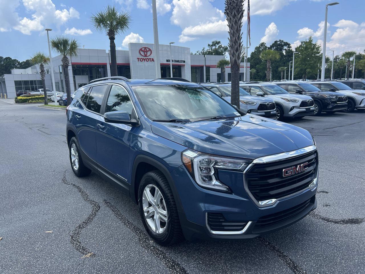 Used 2024 GMC Terrain SLE w/ Driver Convenience Package AWD/4WD image 2