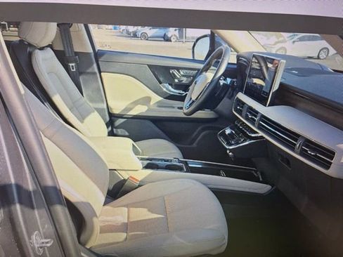 Used 2025 Lincoln Corsair Reserve w/ Equipment Group 202A image 4