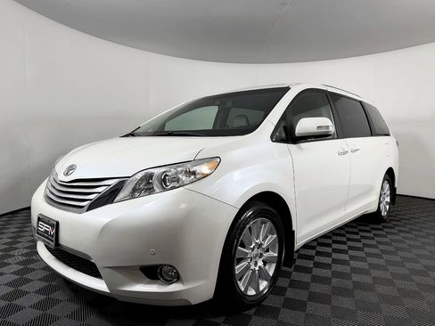 Used 2014 Toyota Sienna XLE AWD/4WD image 2