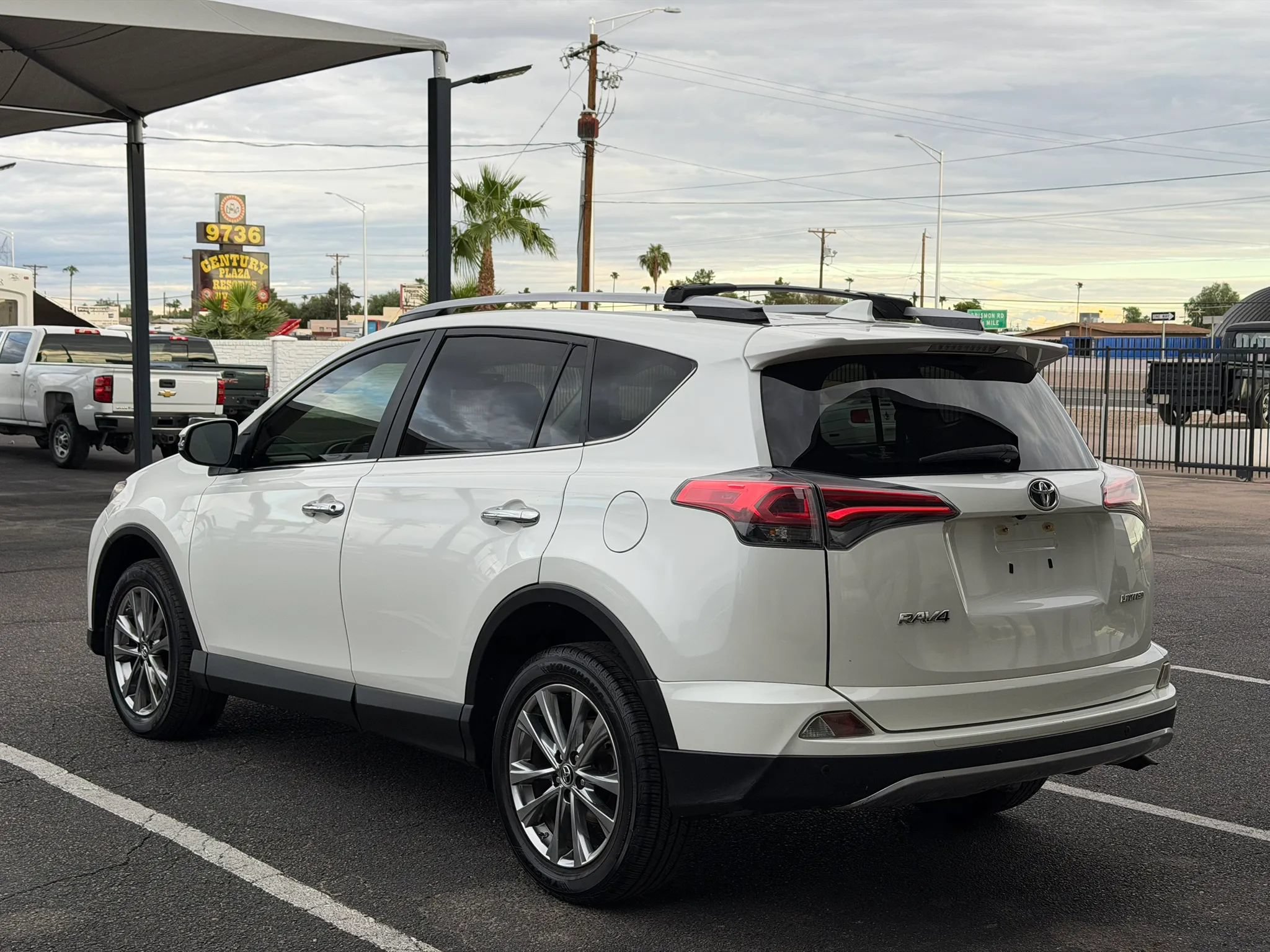 Used 2017 Toyota RAV4 Limited w/ Advanced Technology Package FWD image 6