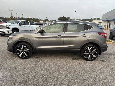 Used 2021 Nissan Rogue Sport SL w/ Premium Package image 4