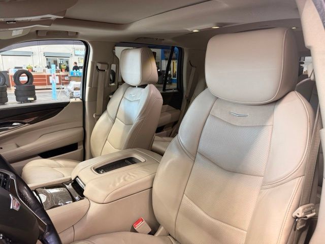 Used 2018 Cadillac Escalade Luxury w/ LPO, Radiant Package AWD/4WD image 7