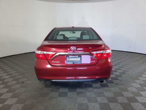 Used 2017 Toyota Camry XSE w/ Moonroof Package FWD image 5