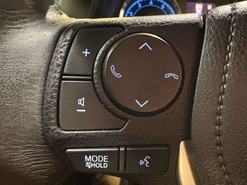 Used 2018 Toyota Corolla SE FWD image 23