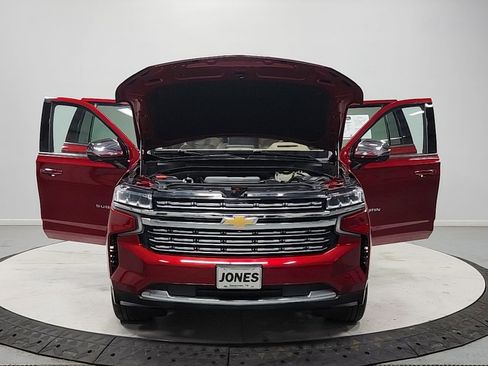 Used 2021 Chevrolet Suburban Premier w/ Premium Package AWD/4WD image 10